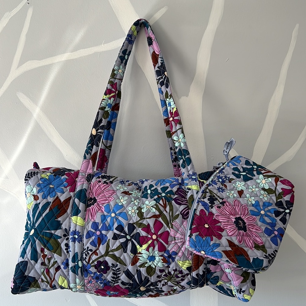 Vera Bradley Travel Duffel Bag and cosmetic set Bundle Bengal Lily - Picture 7 of 8